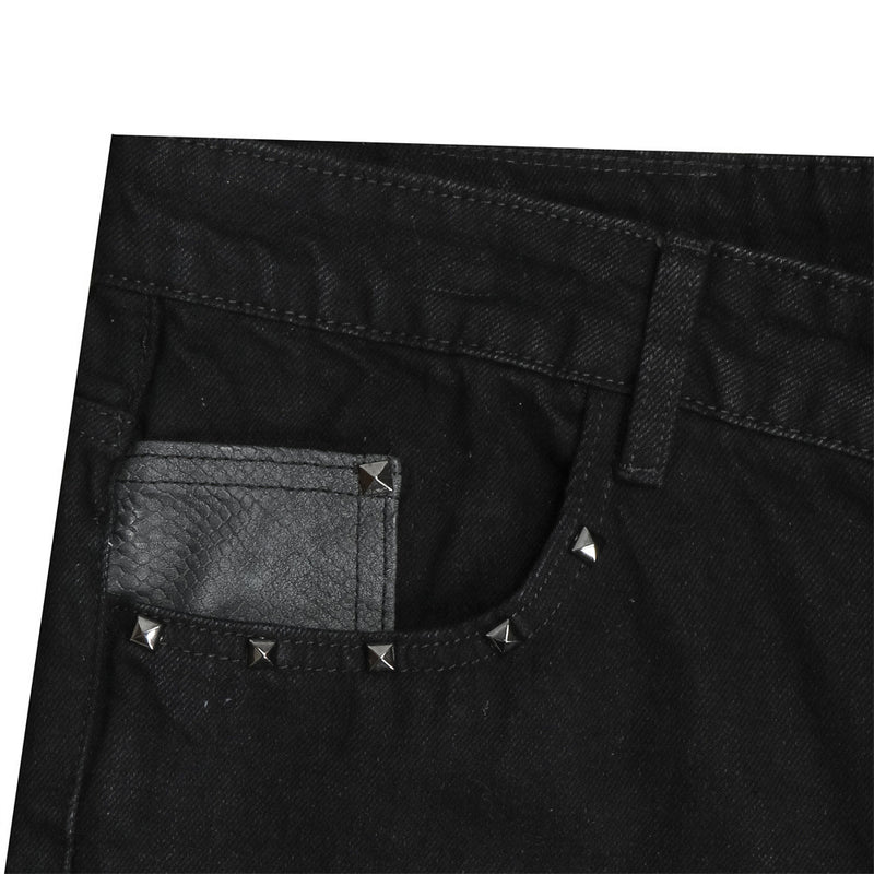Jean flare noir homme avec détails cloutés et poches arrière en similicuir PU