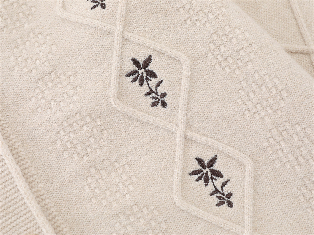 Cardigan en maille brodé de fleurs – Jacquard losanges boutonné