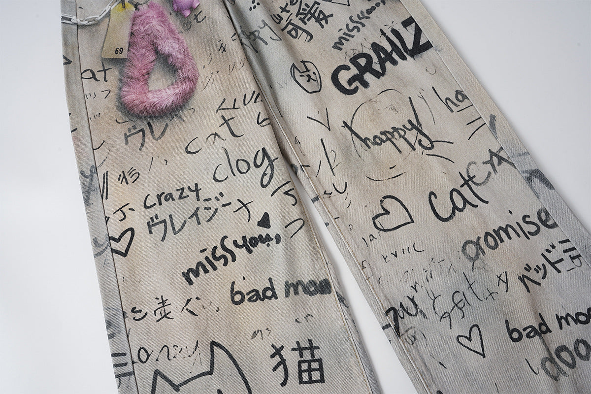 Wide-Leg-Jeans mit Graffiti-Print, Schlüsselanhänger-Anhängern und Deko-Ketten