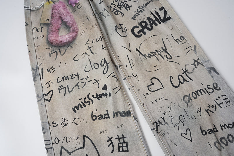 Wide-Leg-Jeans mit Graffiti-Print, Schlüsselanhänger-Anhängern und Deko-Ketten