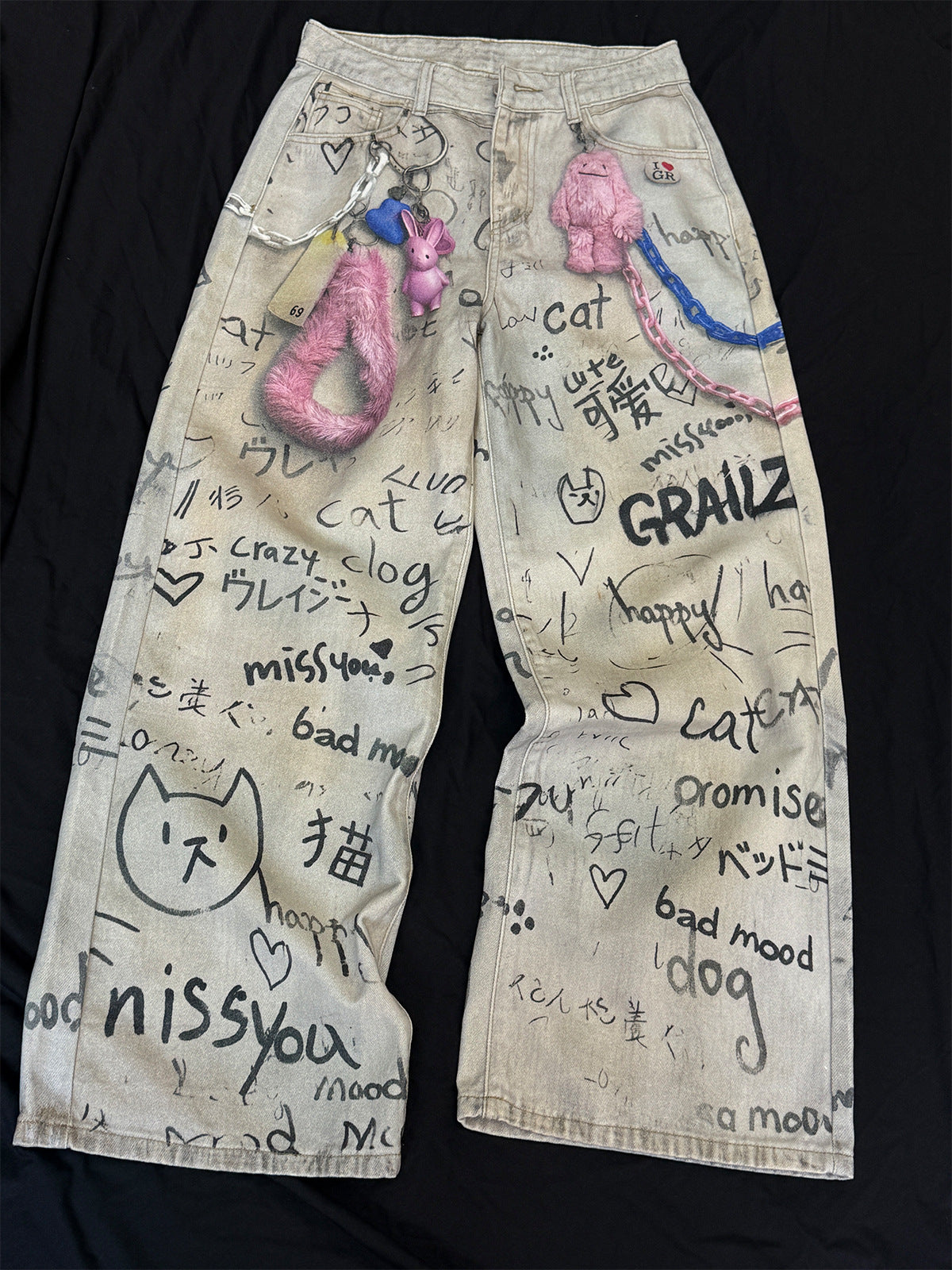 Wide-Leg-Jeans mit Graffiti-Print, Schlüsselanhänger-Anhängern und Deko-Ketten