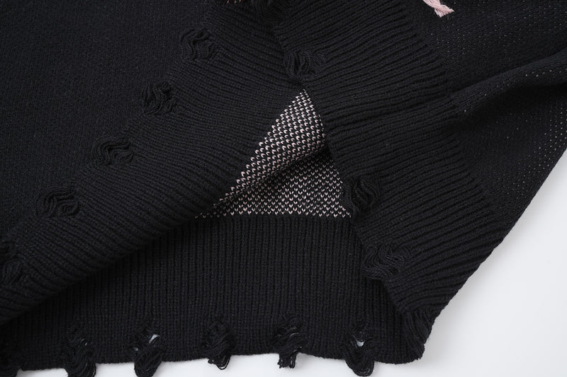 Pull à col montant Cross Heart en maille délavée – Jacquard gothique sombre à franges