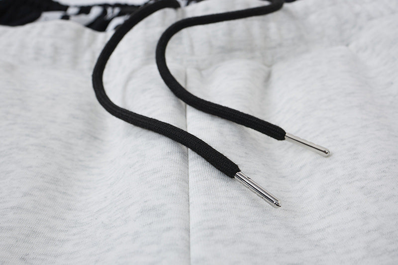 Wide-Leg-Sweatpants mit Colorblock-Doppelbund und Varsity-Grafikprint