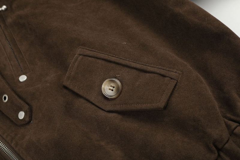 Blouson bomber court en suédine avec éléments métalliques – Style streetwear punk