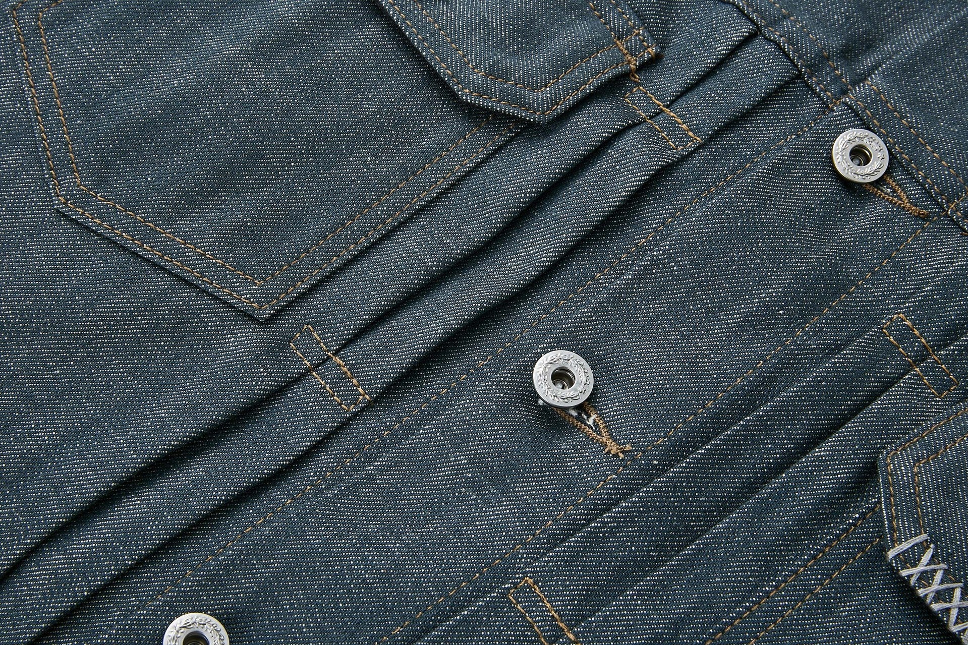 Veste boxy en jean délavé – Plis poitrine, col italien, coupe workwear raccourcie