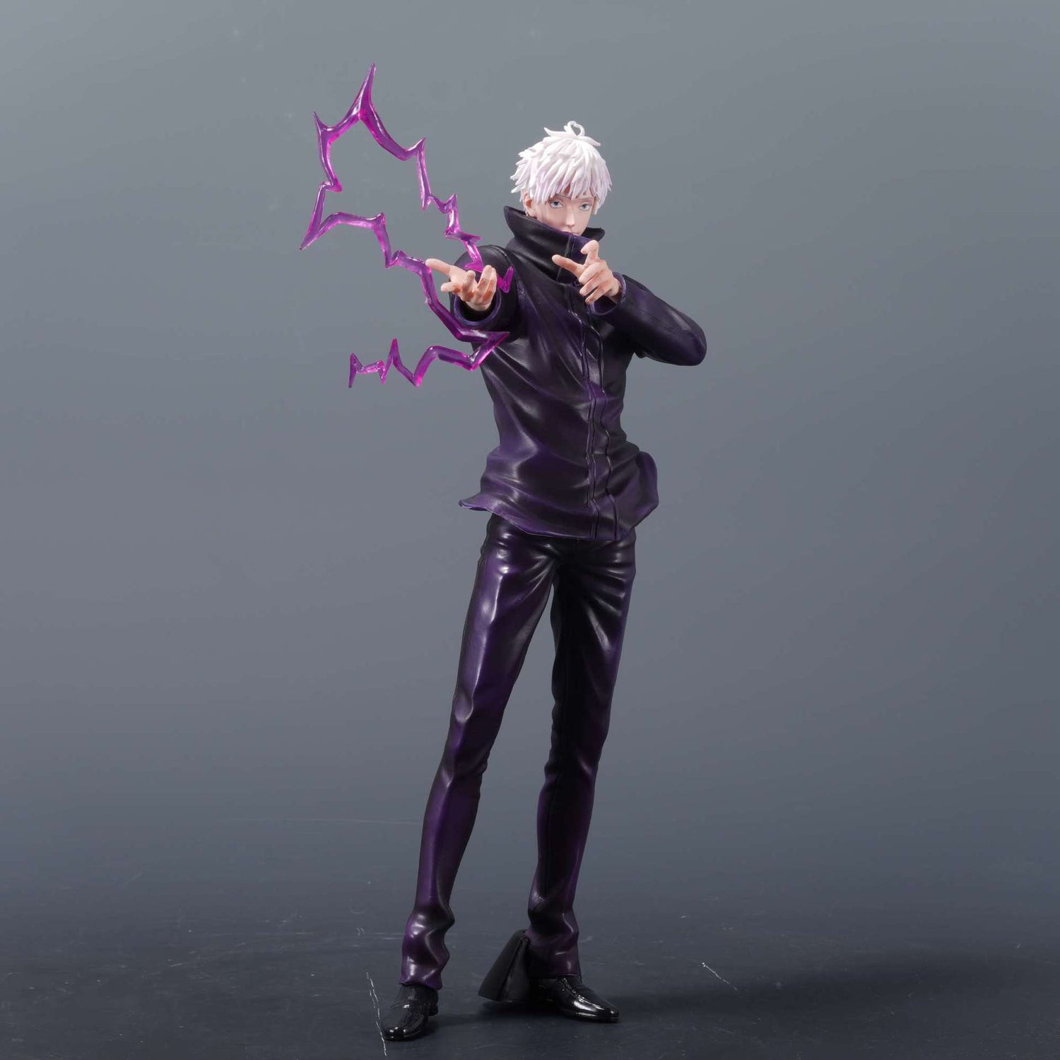 The Jujutsu Kaisen Gojo Satoru WM PVC Figure is a 31 cm statue from the anime, featuring white-haired Gojo in a dark outfit. He strikes a dynamic pose with purple lightning effects radiating from his hand, showcasing his Limitless Technique against a gray backdrop.