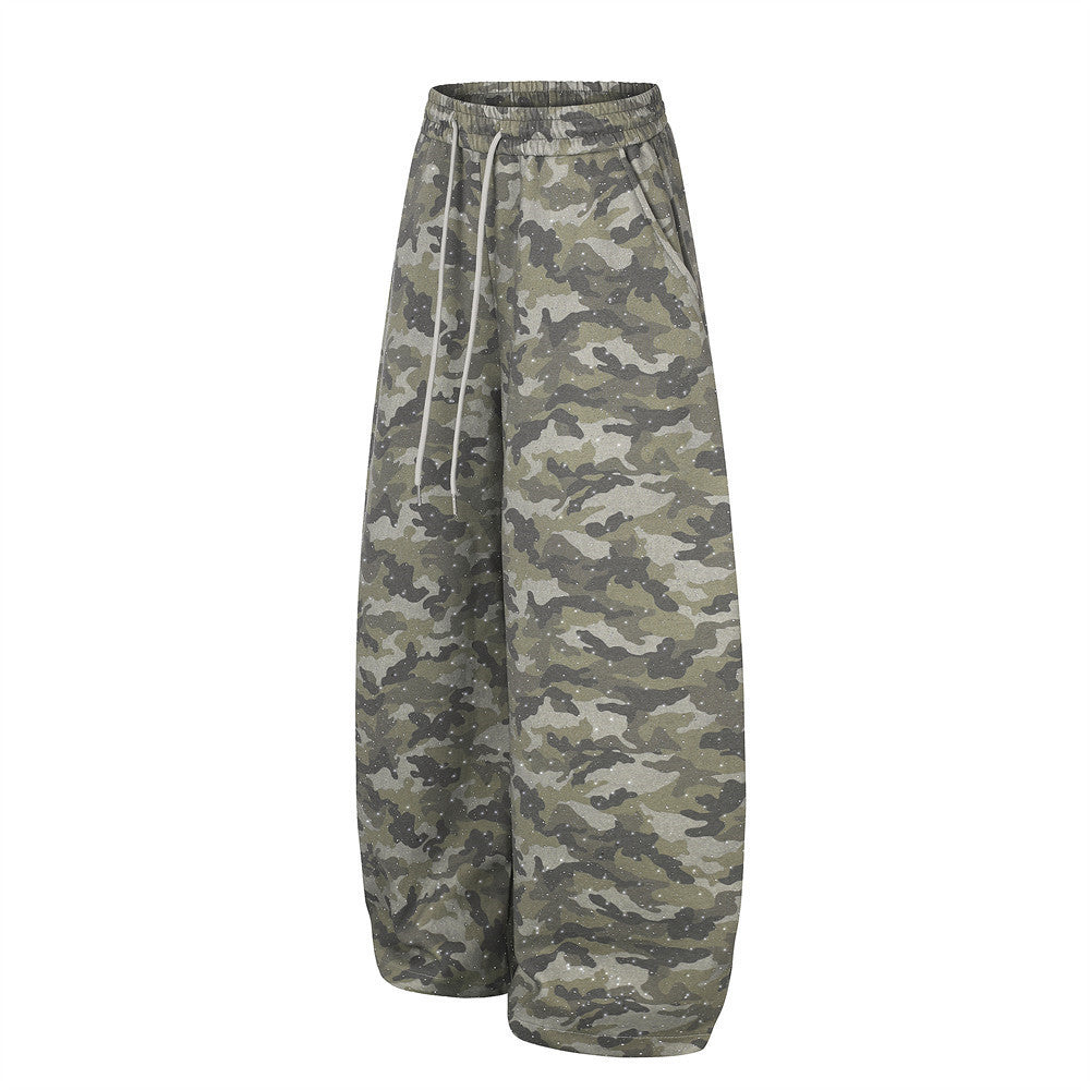 Herren-Jogginghose mit weitem Bein im Camouflage-Look und Strass-Details