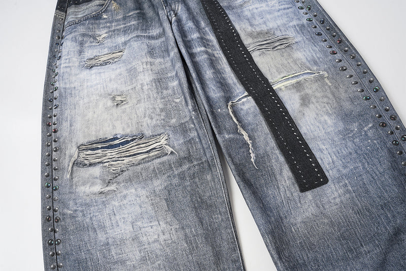 Baggy Wide-Leg-Jeans – Camouflage-Patchwork, Distressed-Denim, Nähte mit Nieten & Gürtel