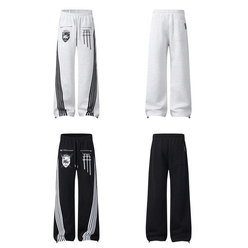 Pantalon de survêtement à jambes larges avec graphisme héraldique et détails latéraux multibandes
