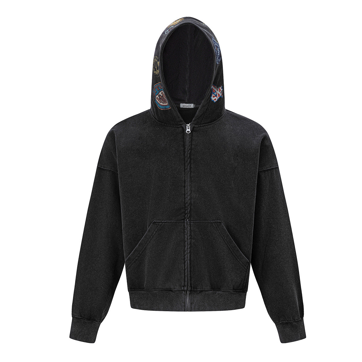 Sweat à capuche zippé boxy noir délavé avec écussons brodés sur la capuche, vue de face