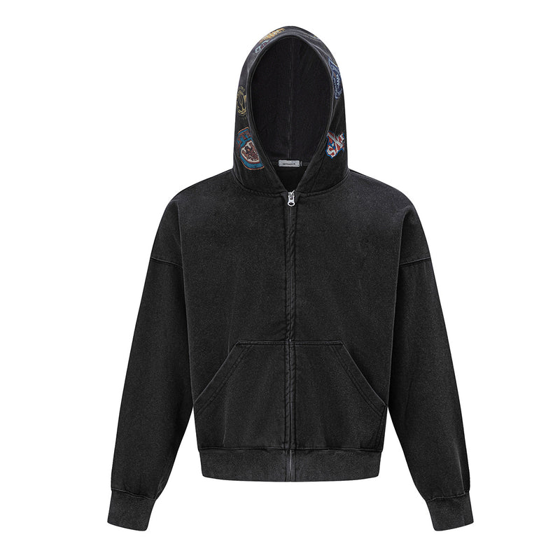 Sweat à capuche zippé boxy noir délavé avec écussons brodés sur la capuche, vue de face