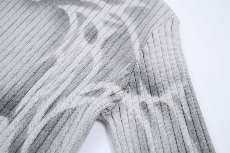 Pull côtelé à col rond avec imprimé graffiti tribal