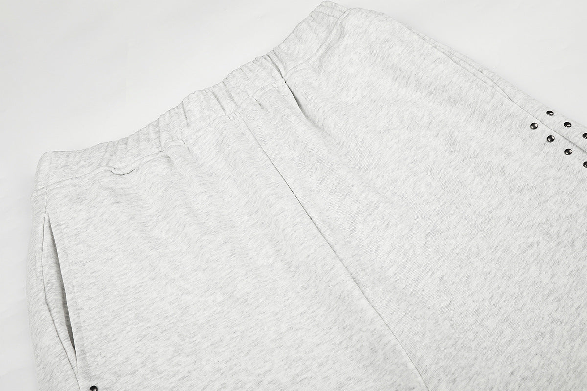 Jogging à jambes larges avec clous – Coupe ample et croix ornée de strass