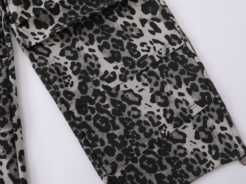 Pantalon de survêtement à jambes larges imprimé léopard avec motif tête de mort et numéro