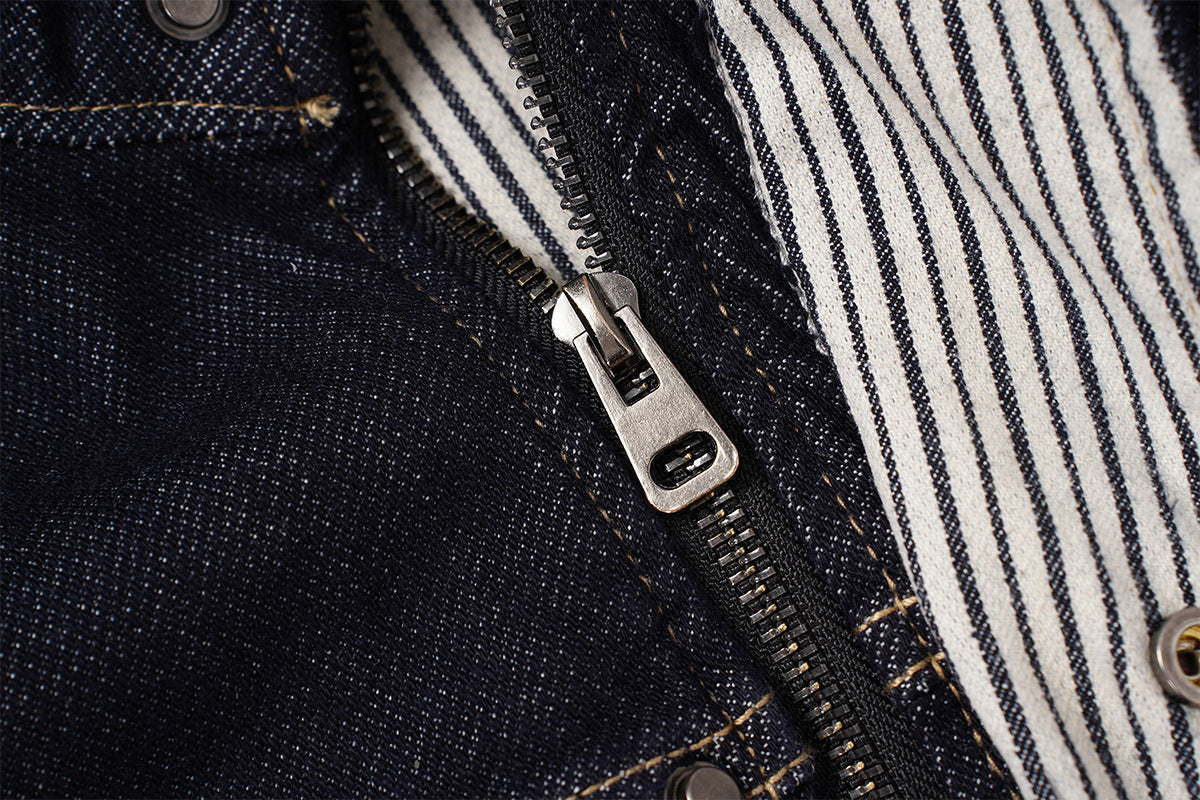 Veste de travail en denim indigo foncé – Coupe carrée, col montant et poches poitrine