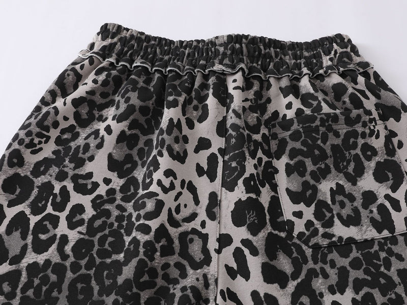 Pantalon de survêtement à jambes larges imprimé léopard avec motif tête de mort et numéro