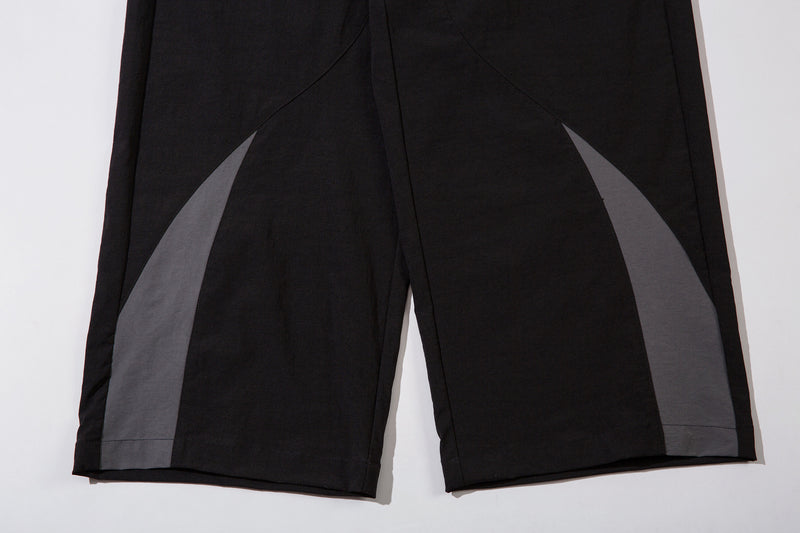 Herren-Trackpants mit kontrastierender Paspel und Colorblock-Seiteneinsätzen