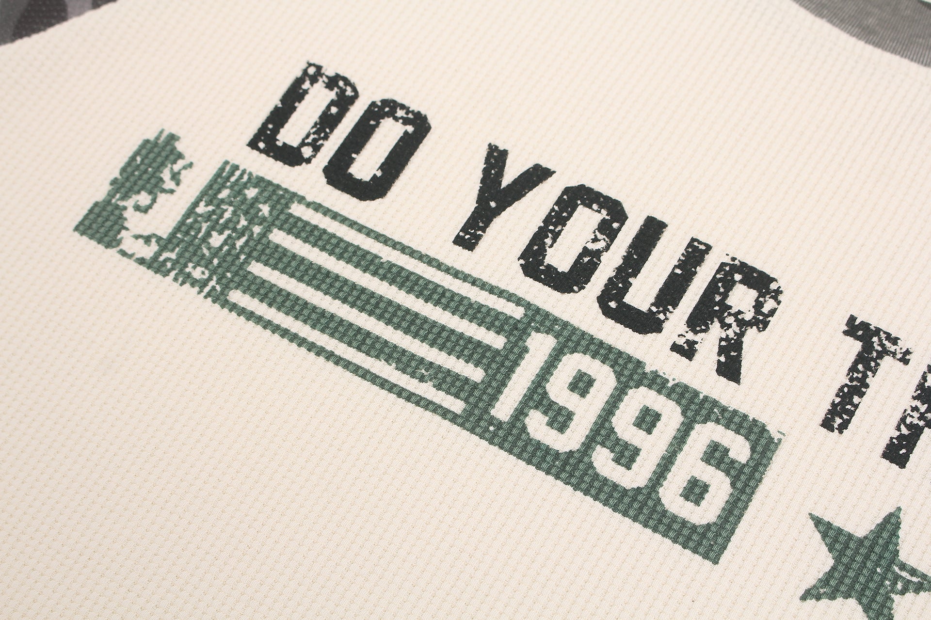 T-shirt raglan gaufré à manches longues avec manches camouflage — Do Your Thing 1996