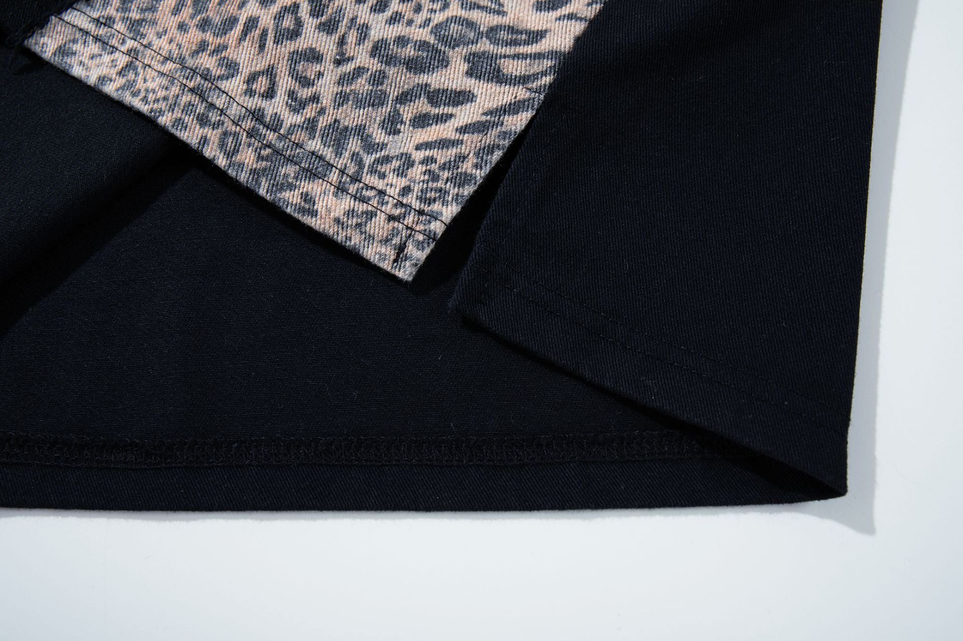 Chemise à col et manches courtes – Polo patchwork léopard graffiti