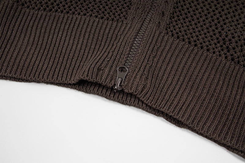 Figurbetonte Jacke mit Reißverschluss aus Lochstrick, Stehkragen und seitlichem Streifendetail