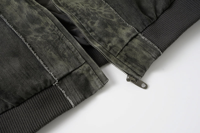 Veste bomber en jean délavé déconstruite à empiècement croisé et coutures effilochées