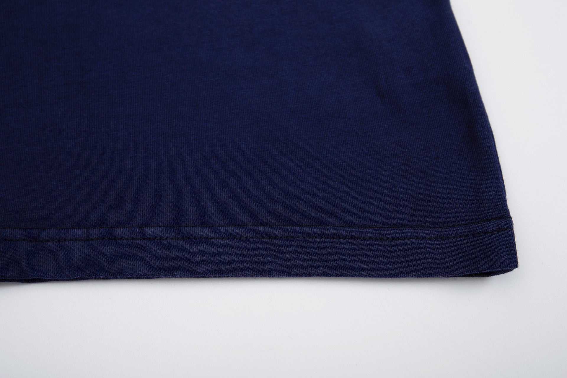 ロングスリーブクルーネックTシャツ｜ウォッシュド・ミリタリークレストグラフィック