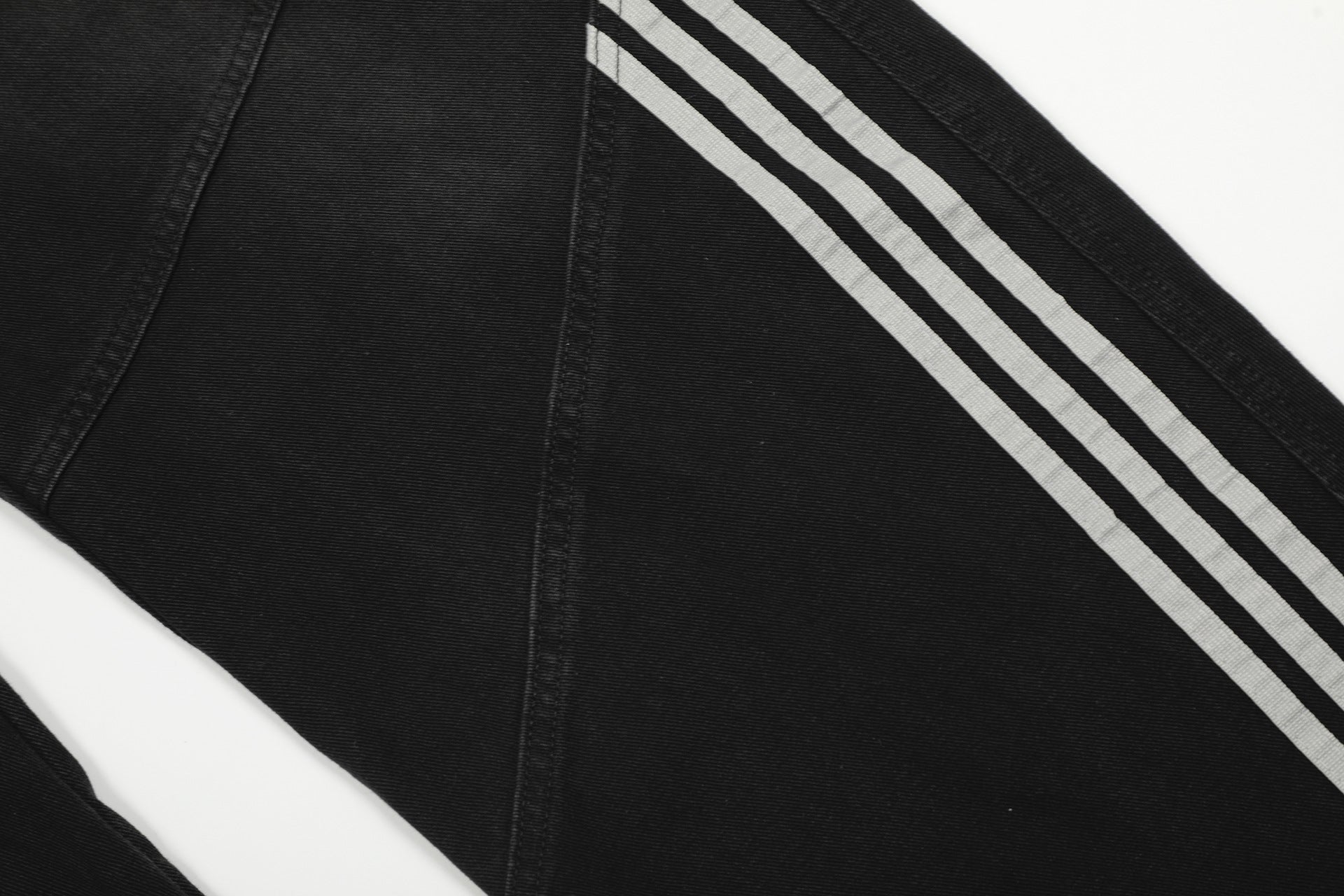 Wide-Leg Deconstructed Jeans with Triple Side Stripes – Loose Fit Baggy Denim