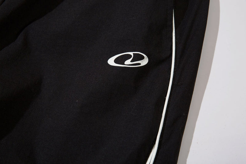 Herren-Trackpants mit kontrastierender Paspel und Colorblock-Seiteneinsätzen