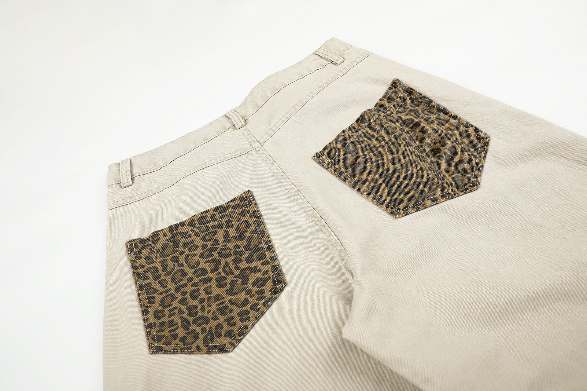 Pantalones de pierna ancha con paneles de estampado de leopardo – Pantalones banana de corte relajado
