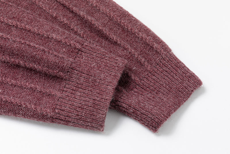 Pull col roulé en maille torsadée avec détail boutonné en diagonale