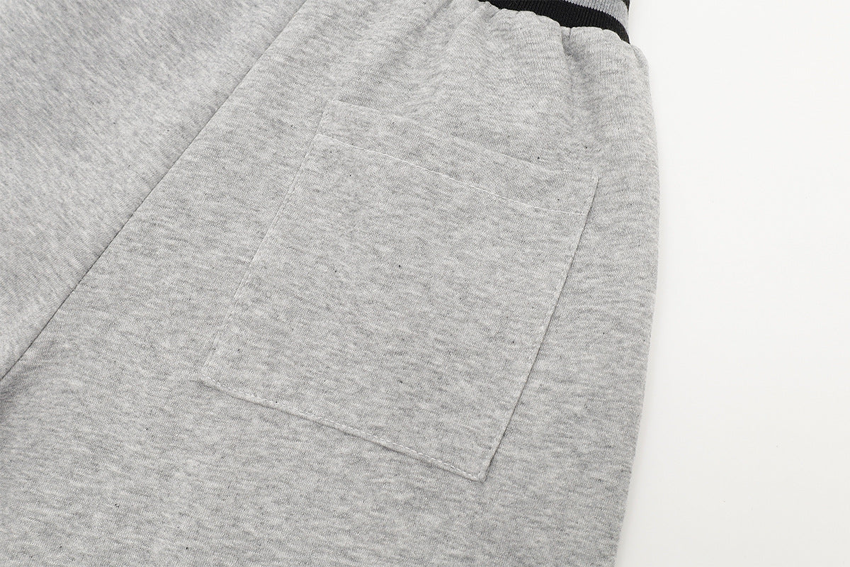 Jogginghose mit weitem Bein und gestreiftem Kontrastbund – Fleecehose mit Relaxed Fit