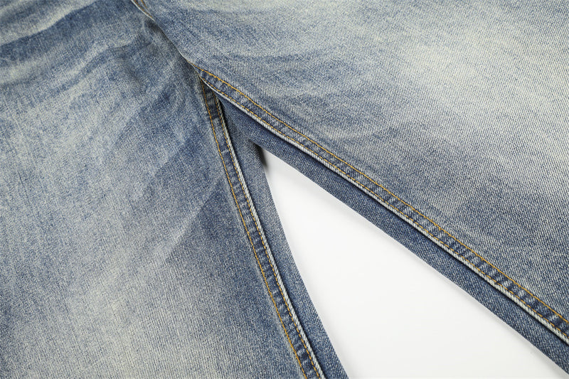 Wide-Leg Straight Jeans – Herrenjeans aus verwaschenem blauem Vintage-Denim mit Destroyed-Details