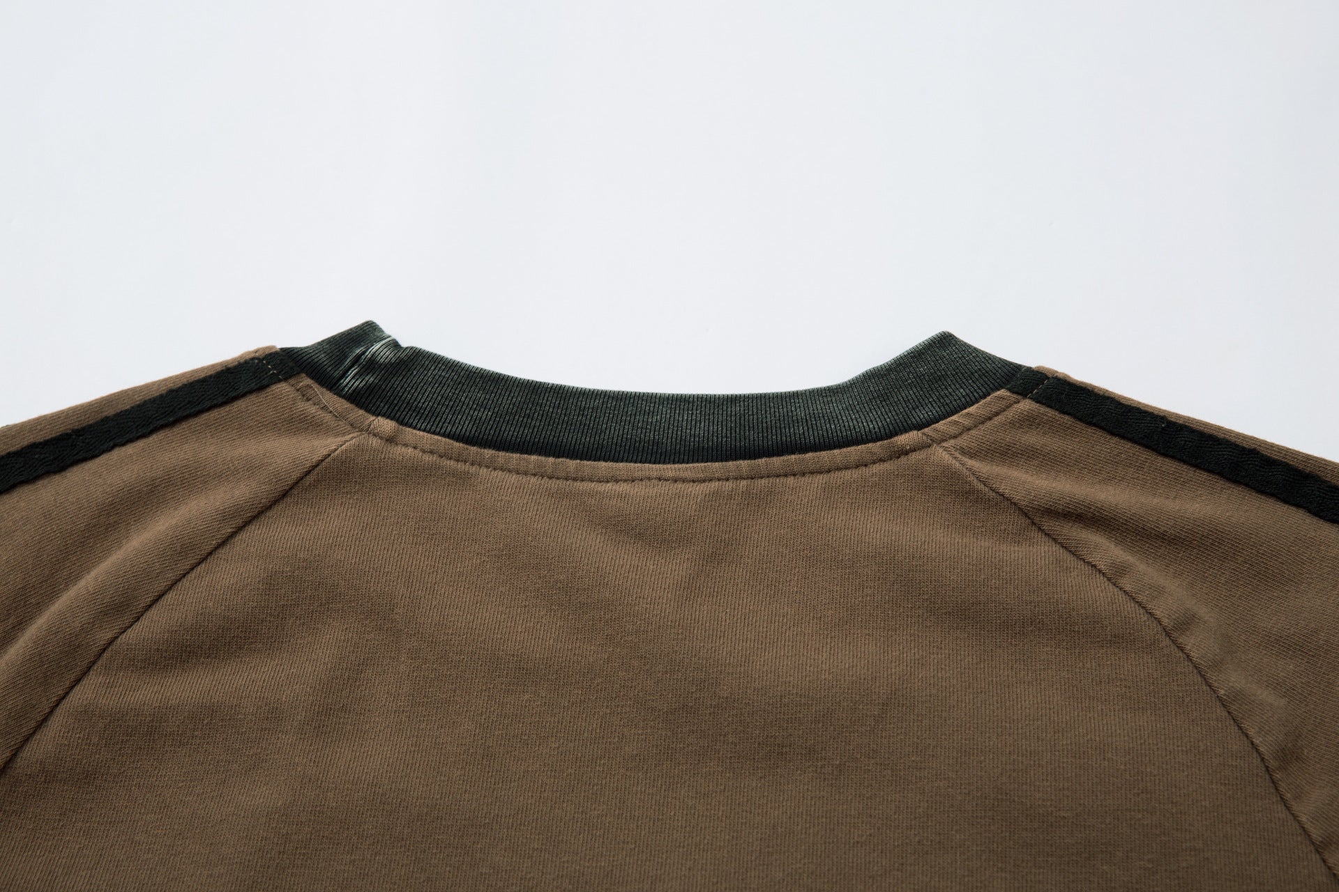 T-shirt graphique à manches longues – Imprimé écusson lapin streetwear, rayures et manches raglan