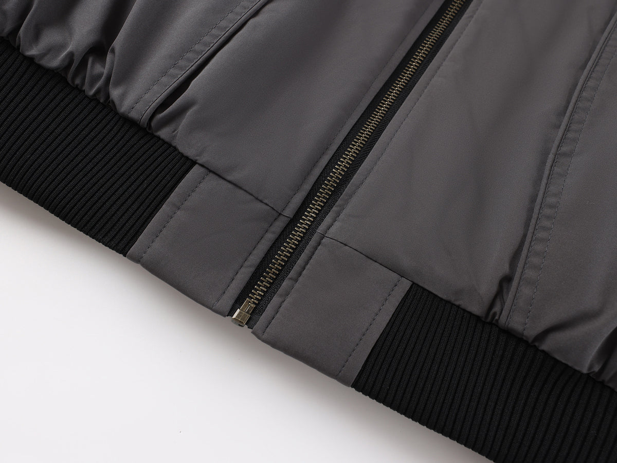 Veste bomber matelassée pour homme avec col à pointes et coutures arrondies