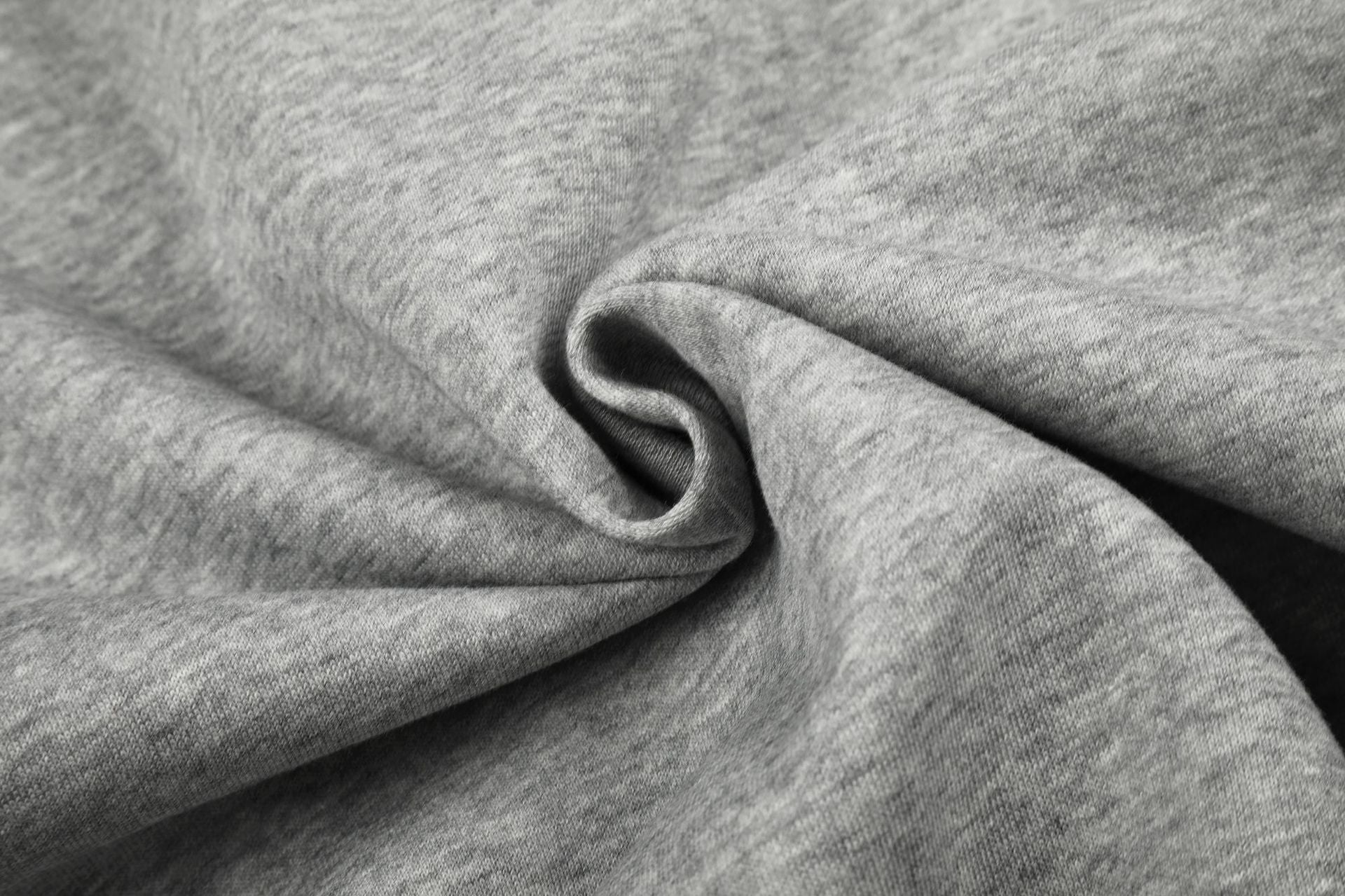 Hoodie zippé avec bordure de capuche en fausse fourrure et imprimé microphone – Gris chiné