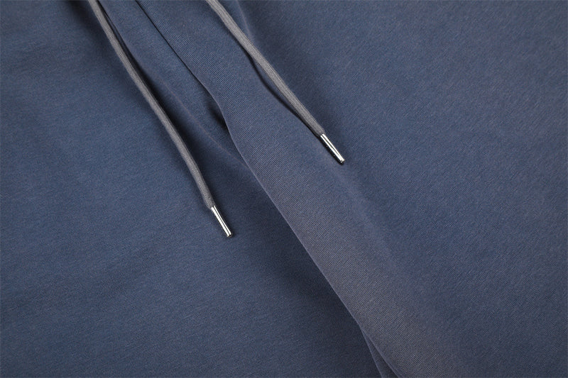 Wide-Leg-Sweatpants mit Signature-Stickerei und Patch mit der Nummer 26