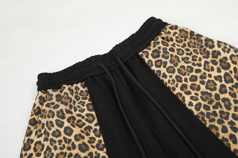 Pantalon de survêtement à jambes larges avec empiècements color-block léopard et bas zippés