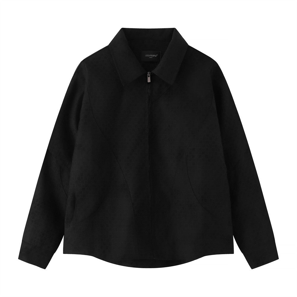 Herrenjacke mit dunkler Struktur und Reißverschluss, mit dekonstruierten geschwungenen Teilungsnähten, in Schwarz, Vorderansicht