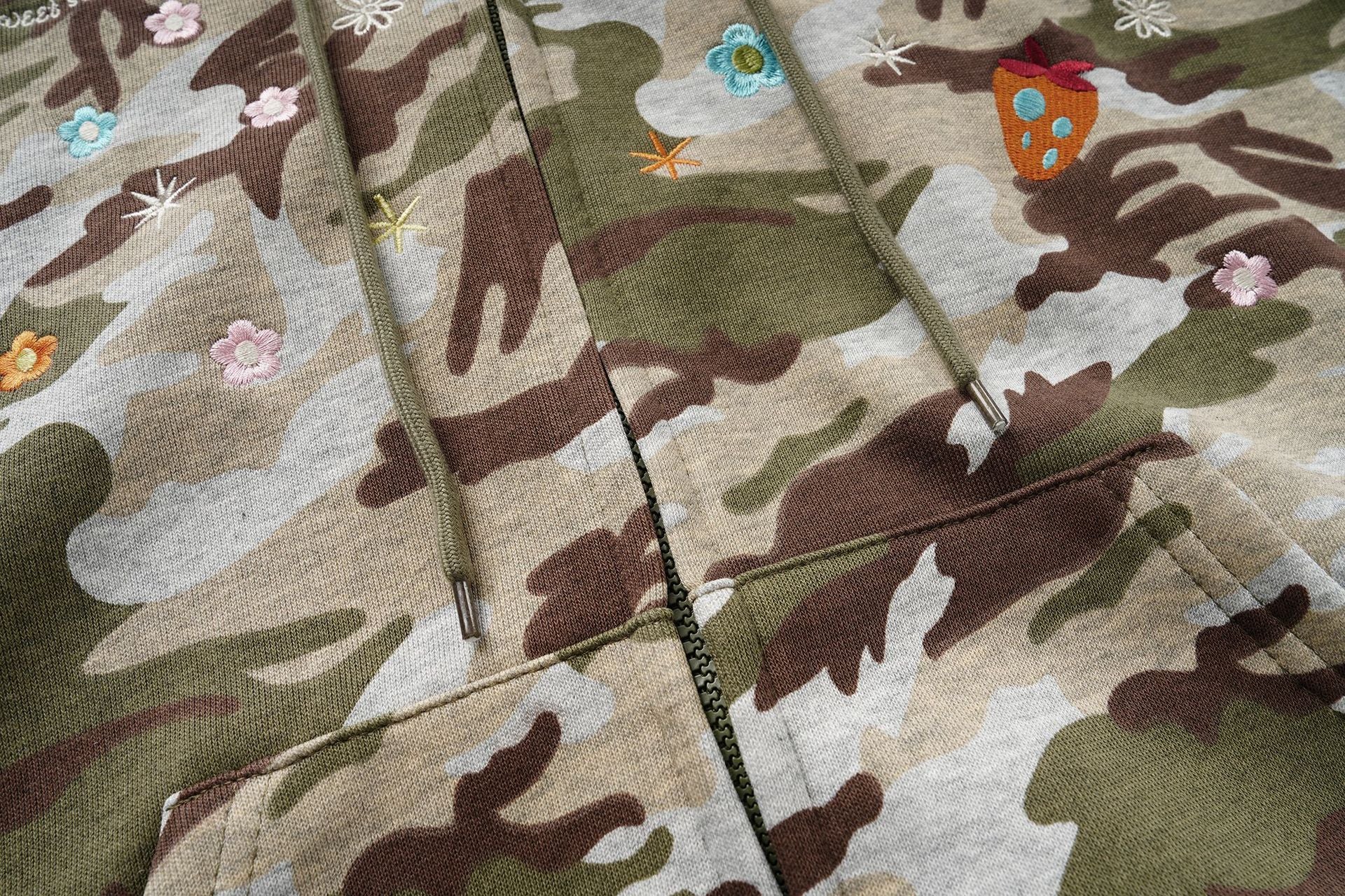 Sweat à capuche zippé camouflage avec broderies florales – Sweat-shirt streetwear oversize
