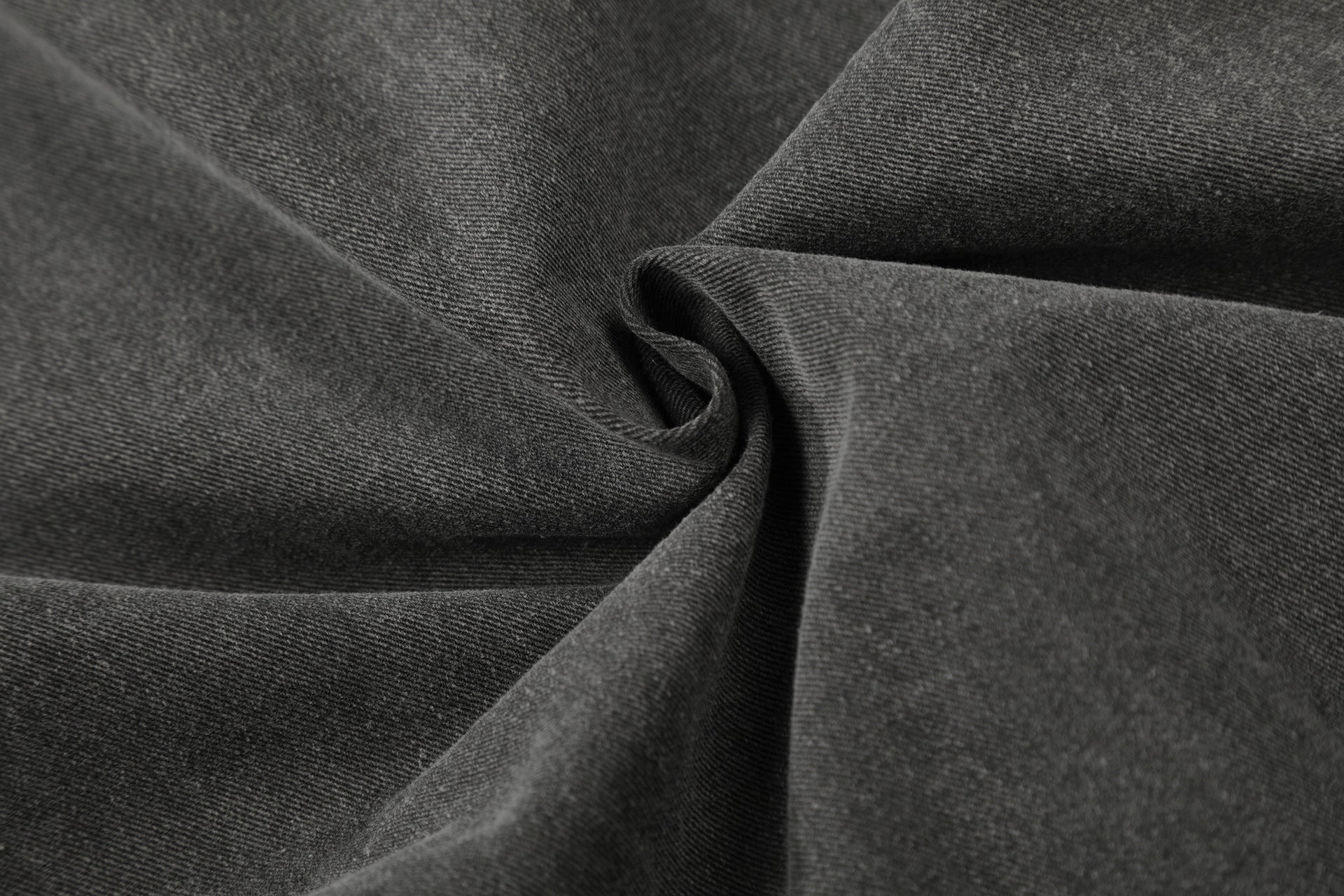 Veste biker en denim délavé avec écusson croix et rivets – Gris anthracite