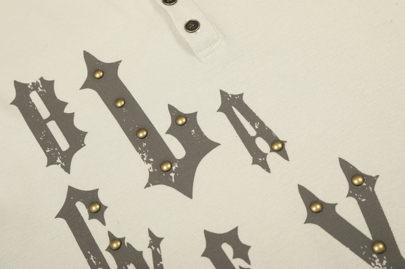 Chemise Henley à manches longues avec motif gothique clouté – Haut ajusté à superposer