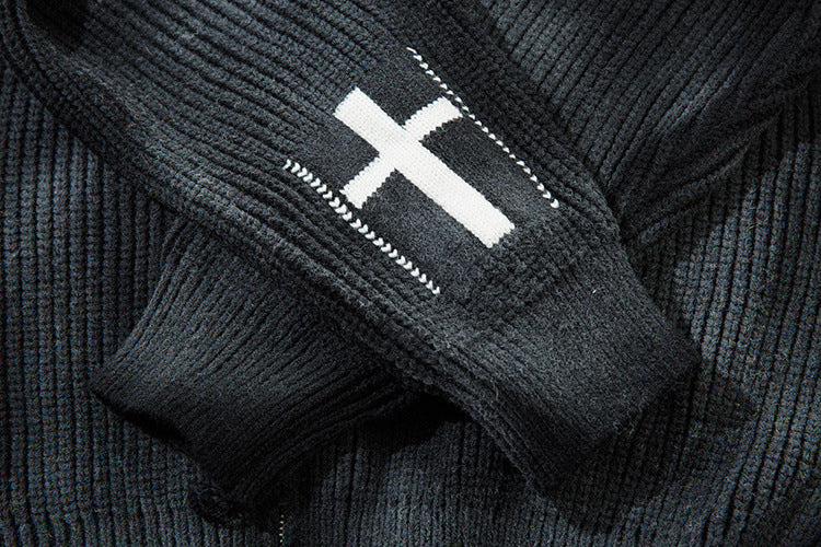 Veste-pull zippée en maille jacquard croix gothique – Col montant médiéval sombre