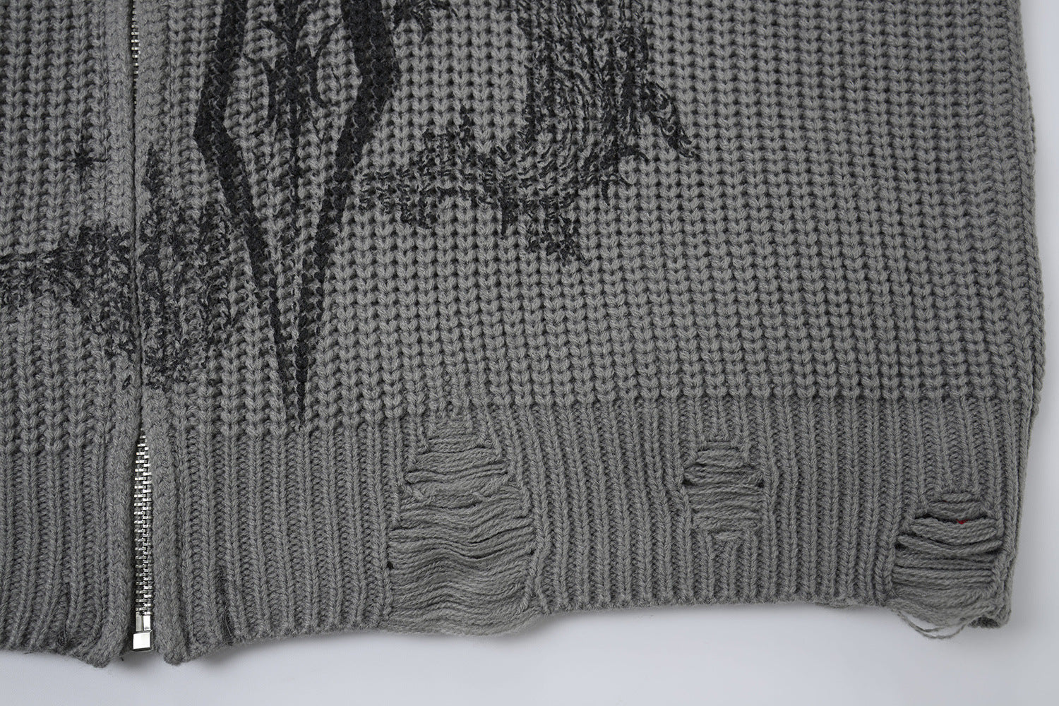 Pull col montant zippé en maille gothique à croix imprimée et effet usé