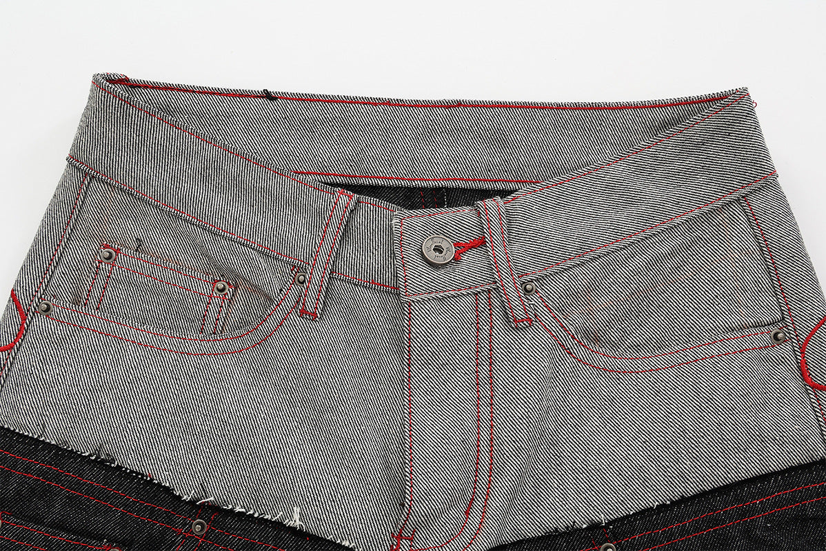 Jean wide leg bicolore à empiècements contrastants et broderie manuscrite – Coupe droite en denim brut
