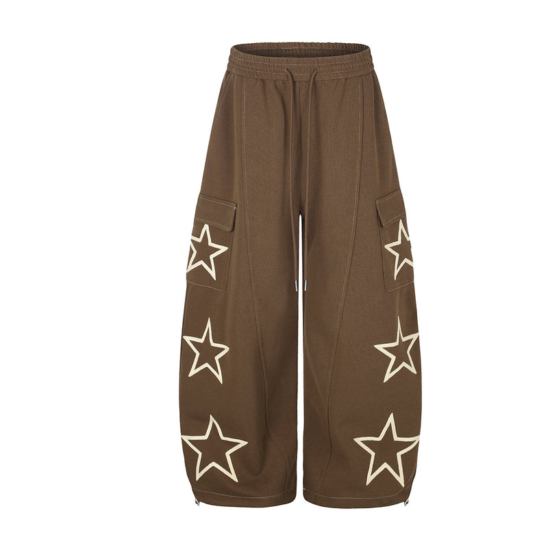 Pantalon de survêtement cargo baggy à jambes larges marron, avec appliqués étoiles oversize, poches cargo à rabat et zips aux chevilles