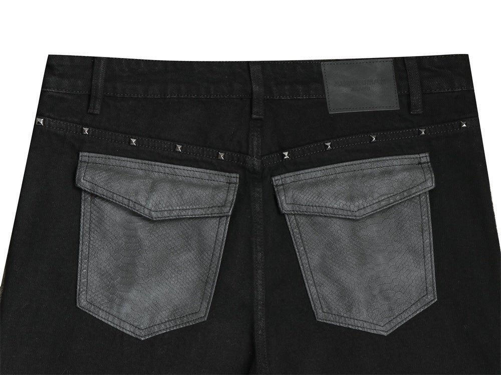 Jean flare noir homme avec détails cloutés et poches arrière en similicuir PU