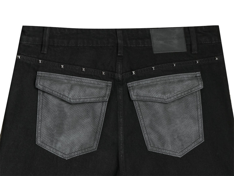 Jean flare noir homme avec détails cloutés et poches arrière en similicuir PU