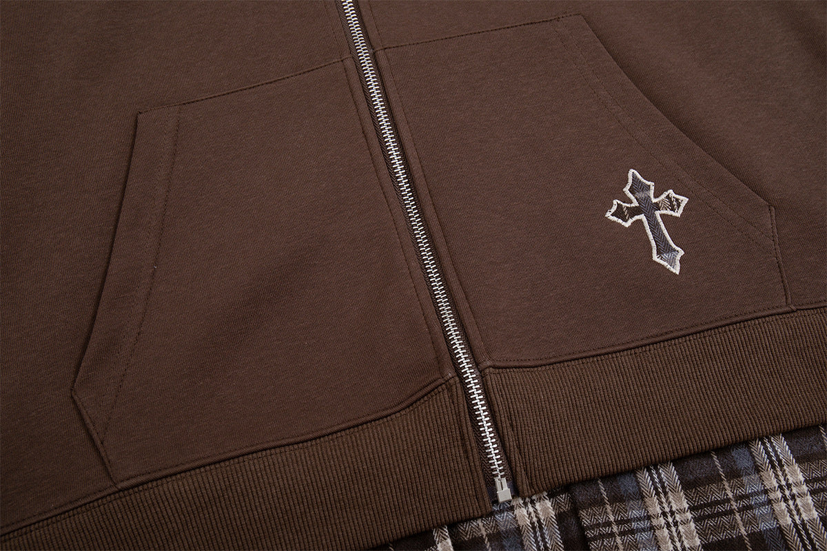 Sweat zippé à capuche avec croix brodée et détail à carreaux sur le bas