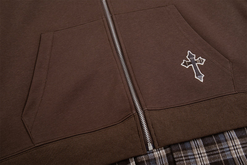 Sweat zippé à capuche avec croix brodée et détail à carreaux sur le bas