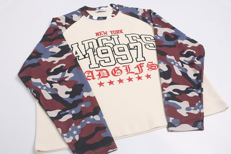 T-shirt raglan gaufré camouflage à manches longues – Motif New York 1997